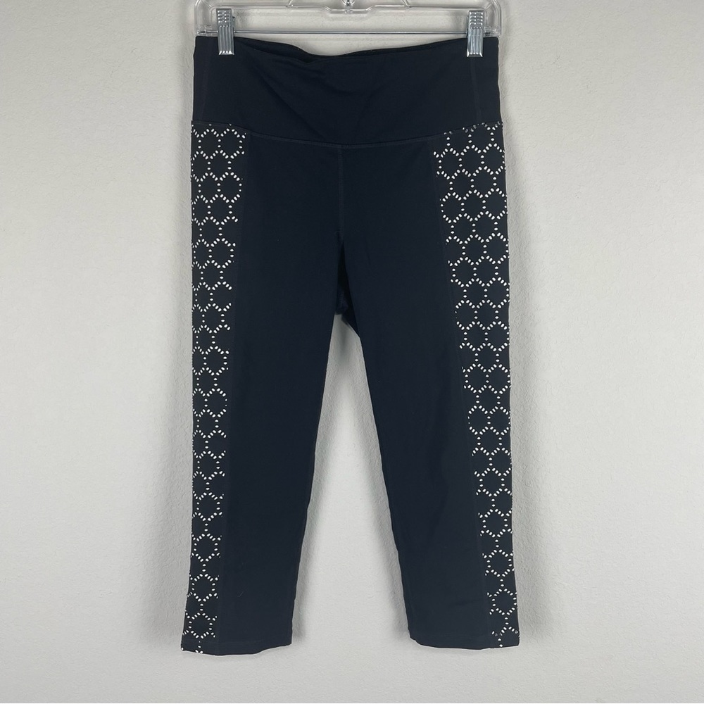 Athleta Black White Eyelet Chaturanga Capri Athletic Athleisure Leggings Medium